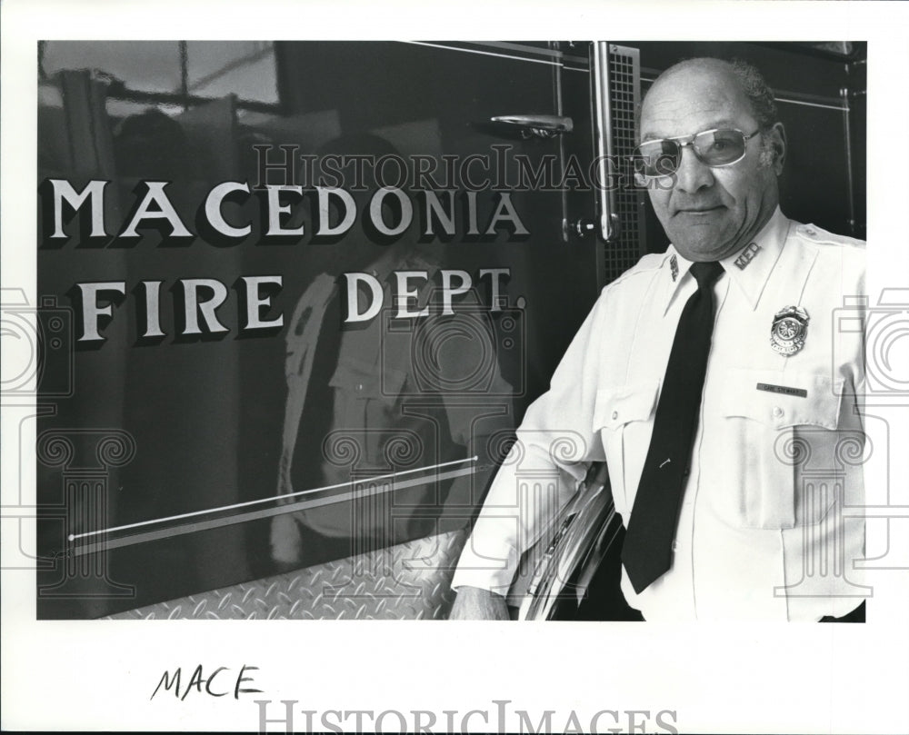 1989 Press Photo Macedonia Fire Chief Carl Stewart - Historic Images