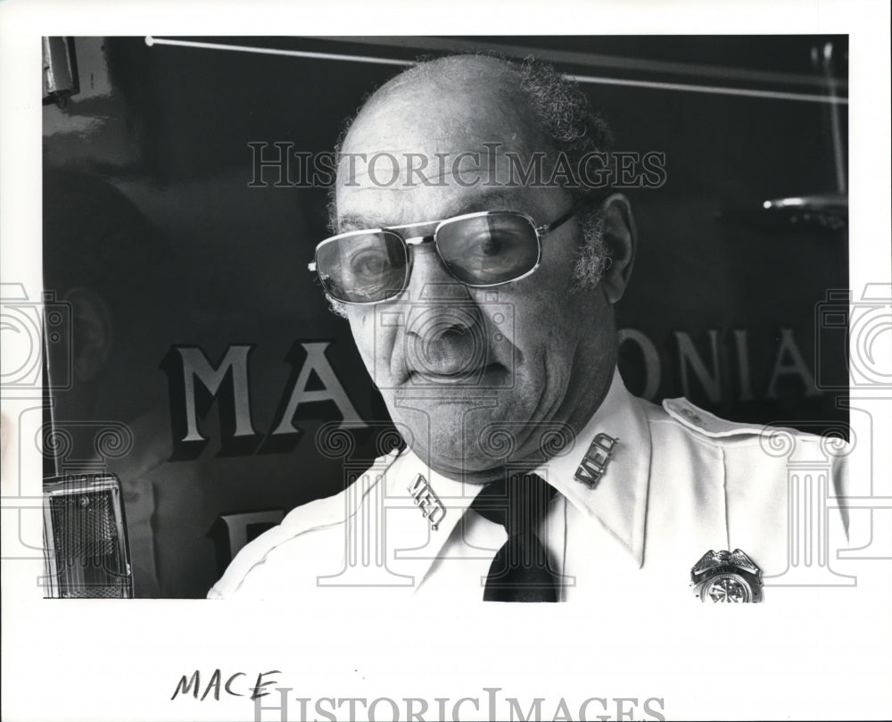 1989 Press Photo Macedonia Fire Chief Carl Stewart, retires after 28yrs - Historic Images