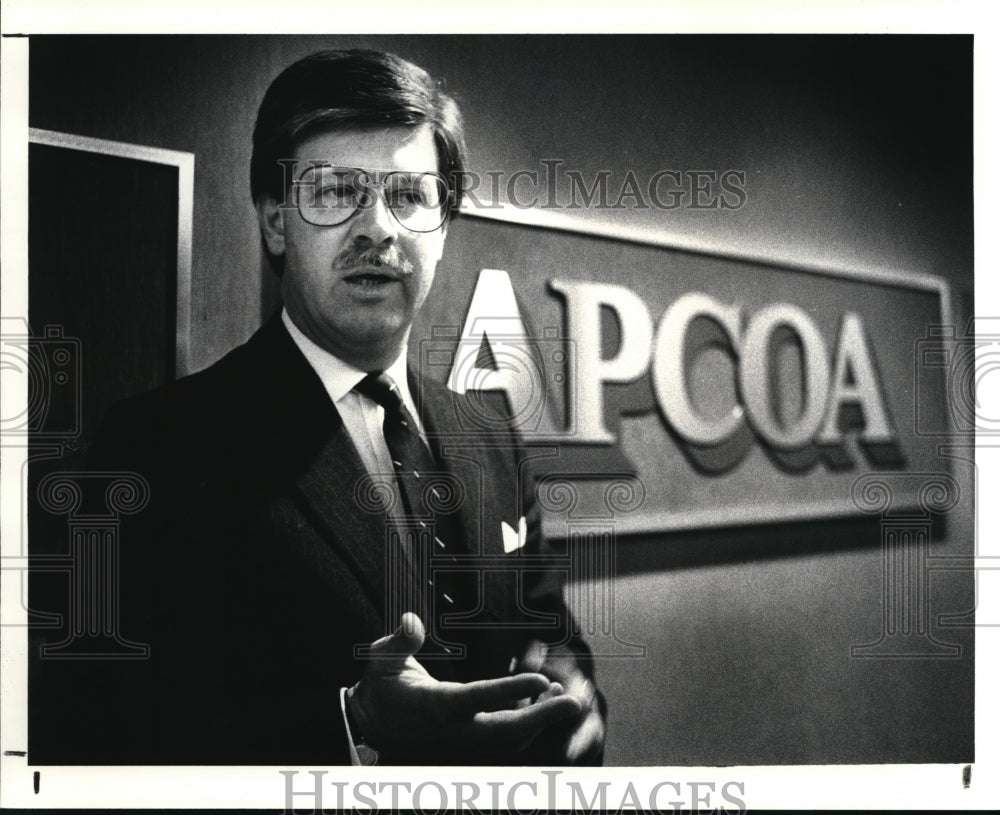 1987 Press Photo G Walter Stuelpe, President of APCOA - cva43434-Historic Images