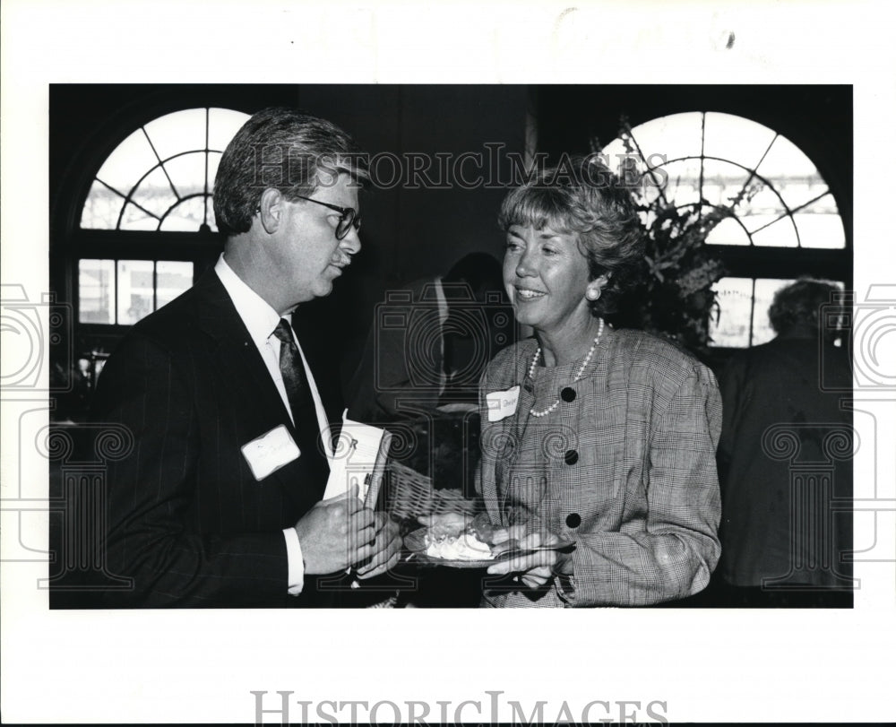 1991 Press Photo Walter &amp; Judy Stuelpe at the Bob Finn party - cva43437 - Historic Images