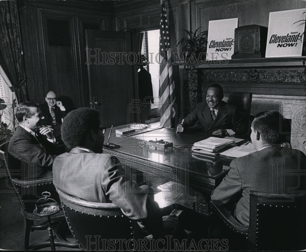 1969 Mayor Carl B Stokes with PD reporters Bill Barnard, Bob McGrude - Historic Images