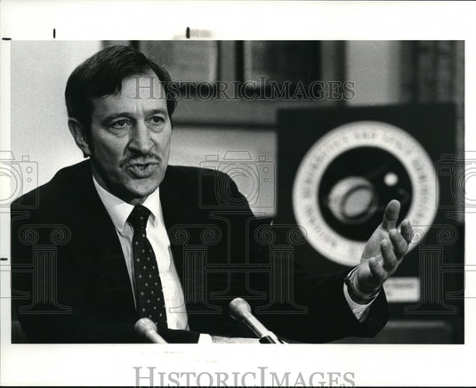 1988 Press Photo Andrew J. Stofan, Former director of NASA - Historic Images