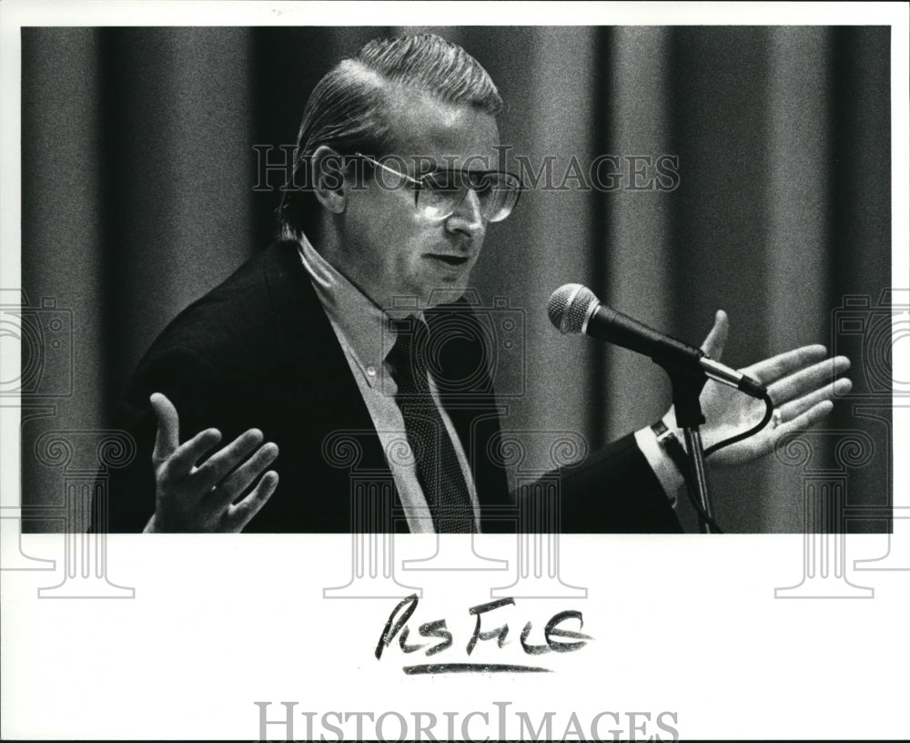 1989 Press Photo David A. Stockman addresses Town Hall Meeting on Nation Outlook - Historic Images