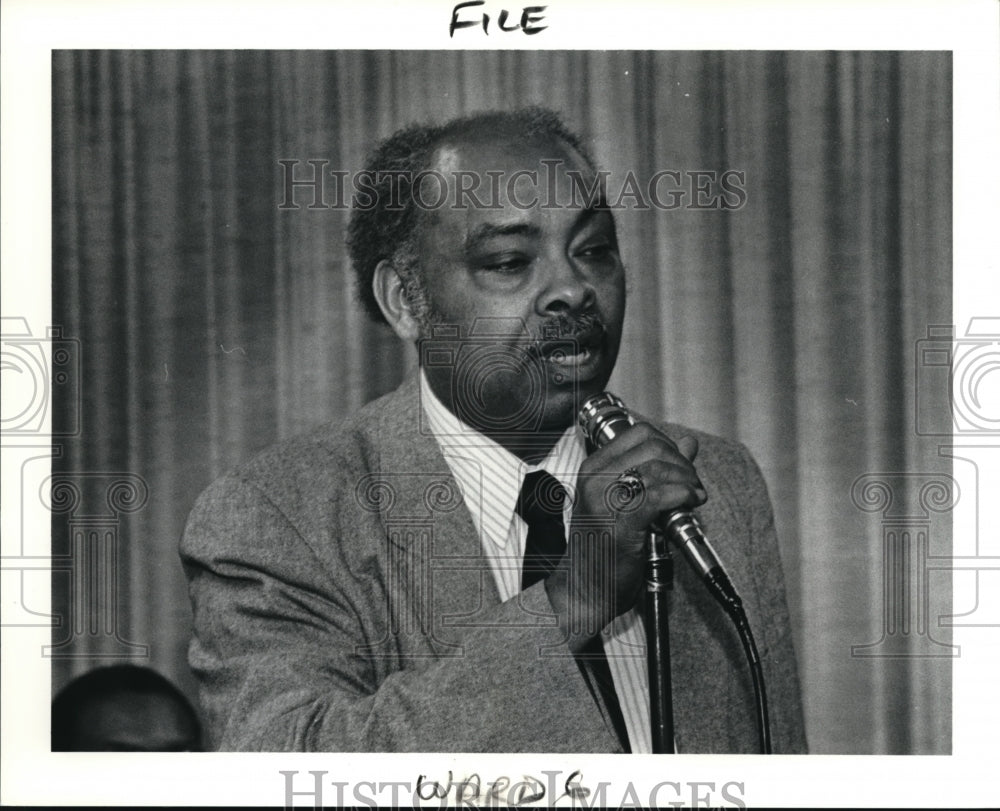 1990 Press Photo Donald E. Spears Jr, candidate for Ward 6 at Holy Rosary Church - Historic Images