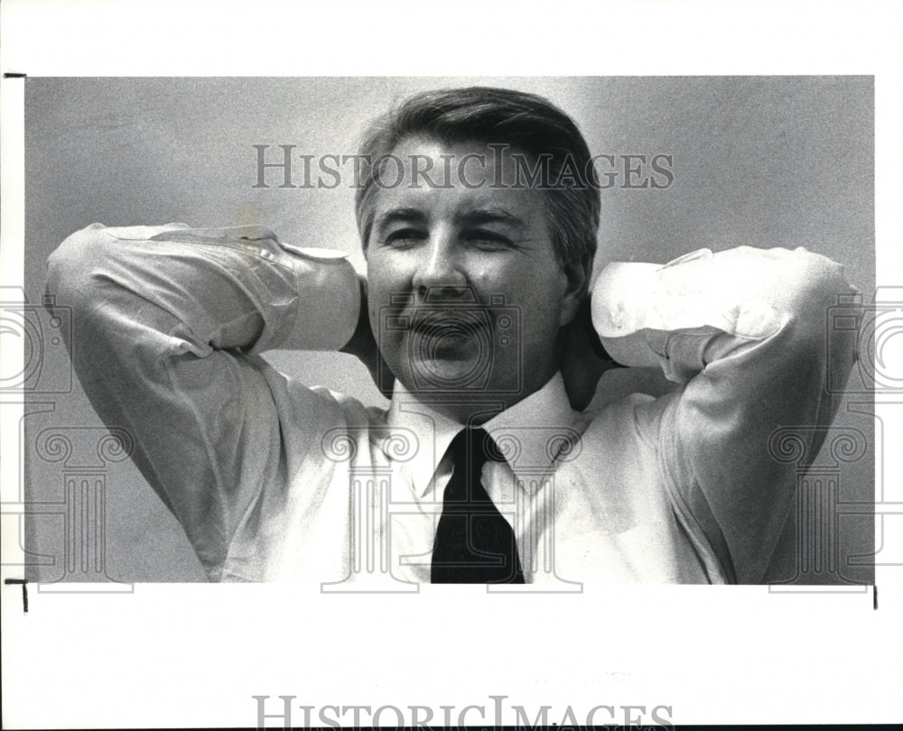 1988 Press Photo Larry Speakes, Former Press Secretary during Reagan admin - Historic Images