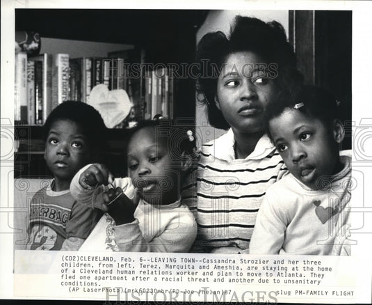 1987 Press Photo Cassandra Strozier & children Terez, Marquita and Ameshia, - Historic Images