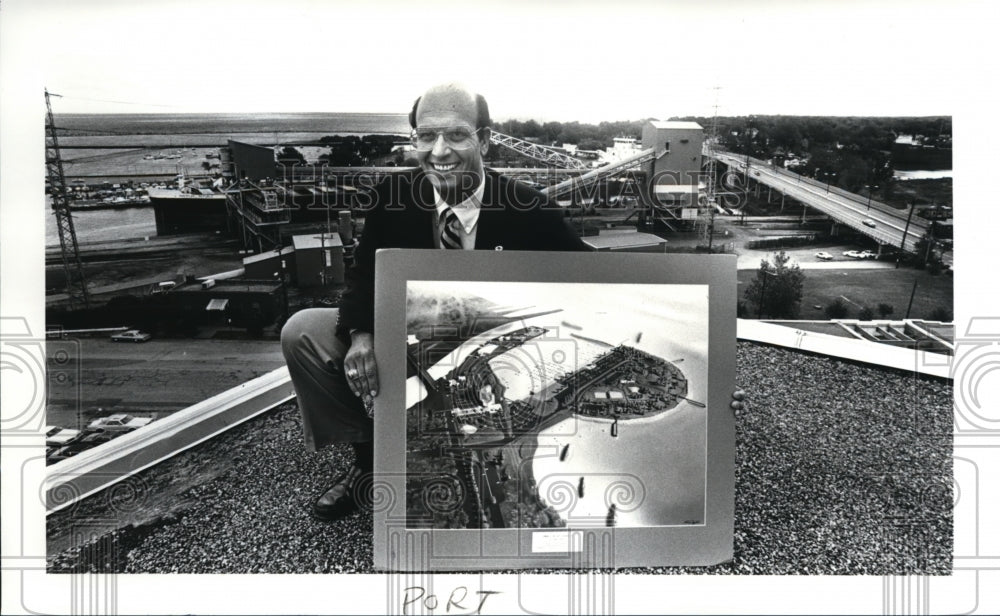 1986 Press Photo Lorain Port Director John G. Sulpizio - Historic Images