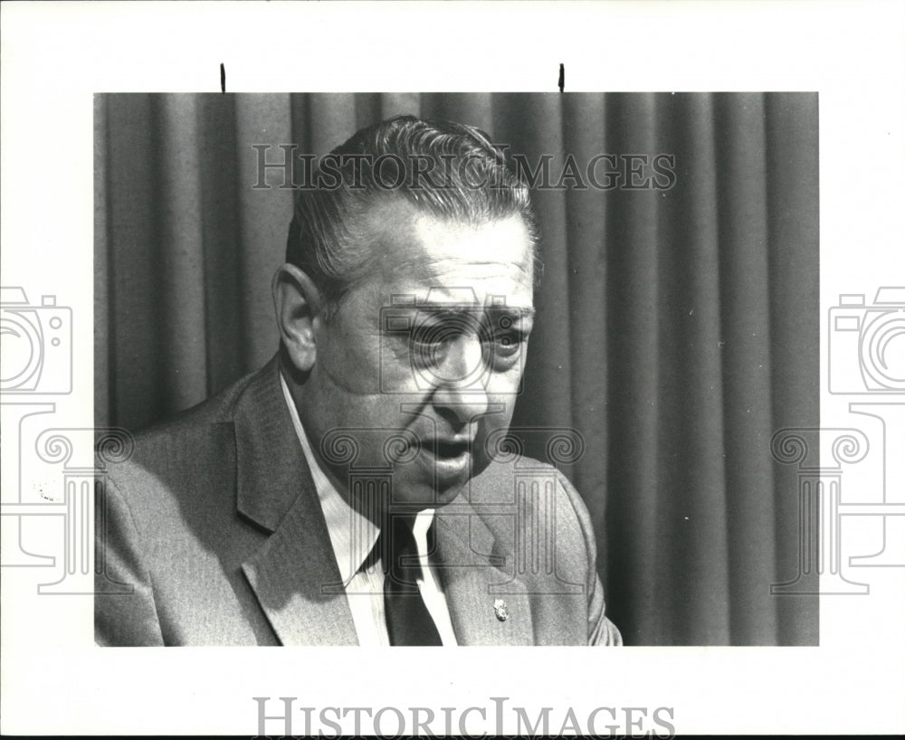 1983 Press Photo Andrew Suckart, teamster rep at press conference - Historic Images