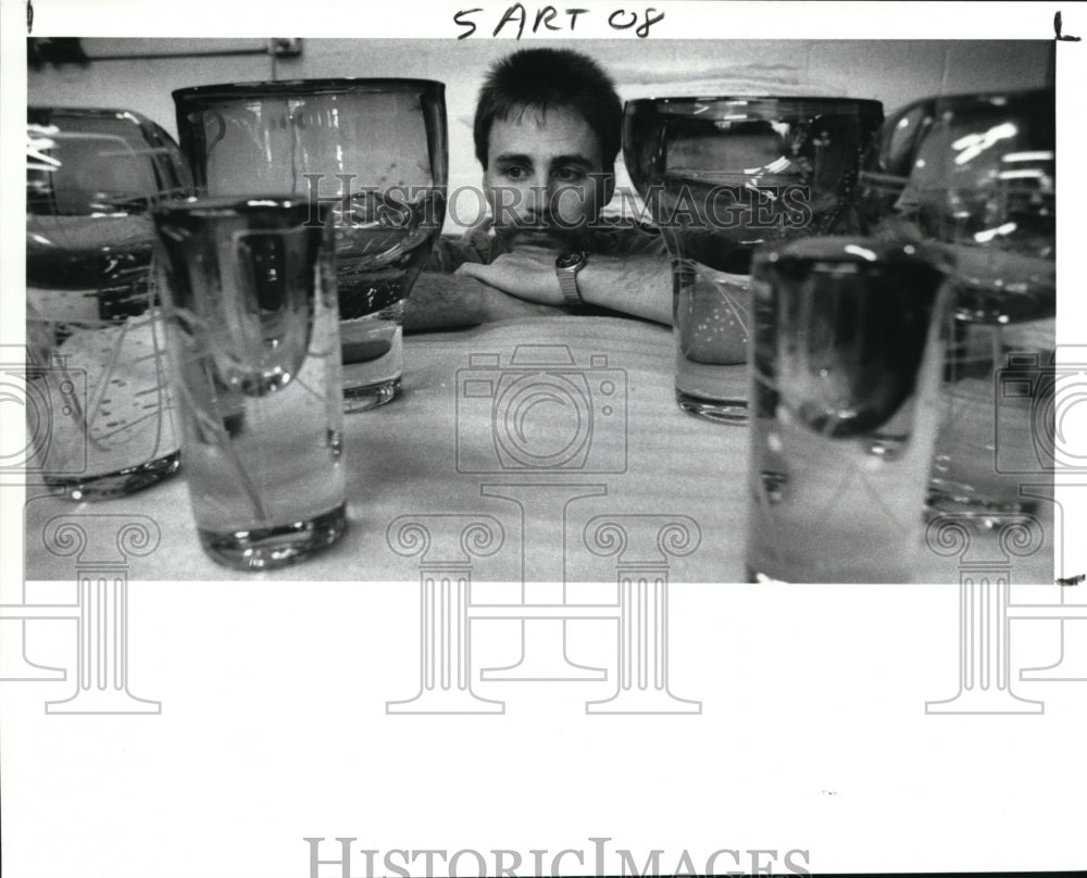 1989 Press Photo Mark Suddyth, Glassworks - Historic Images