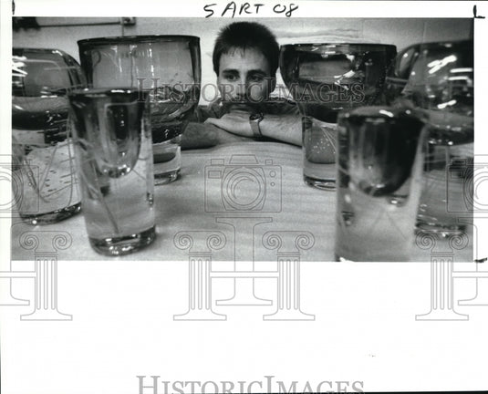 1989 Press Photo Mark Suddyth, Glassworks - Historic Images