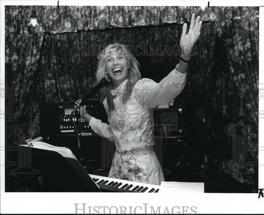 1989 Press Photo Bo Sullivan at Aunt Teaks & Uncle Junks party - cva43635-Historic Images