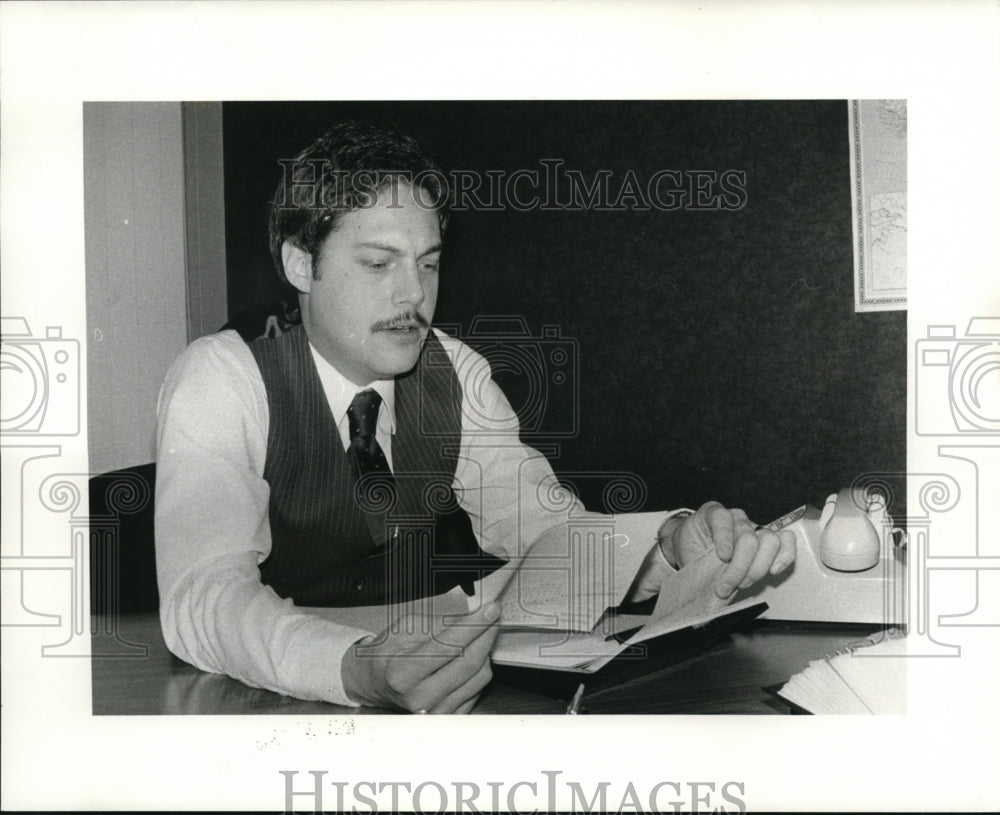 1983 Press Photo Jim Szakas of Ticketron - Historic Images