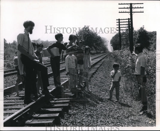 1970 Press Photo Railroad Tracks Leslie O Smith Killed & Mary Fisher Injured - Historic Images