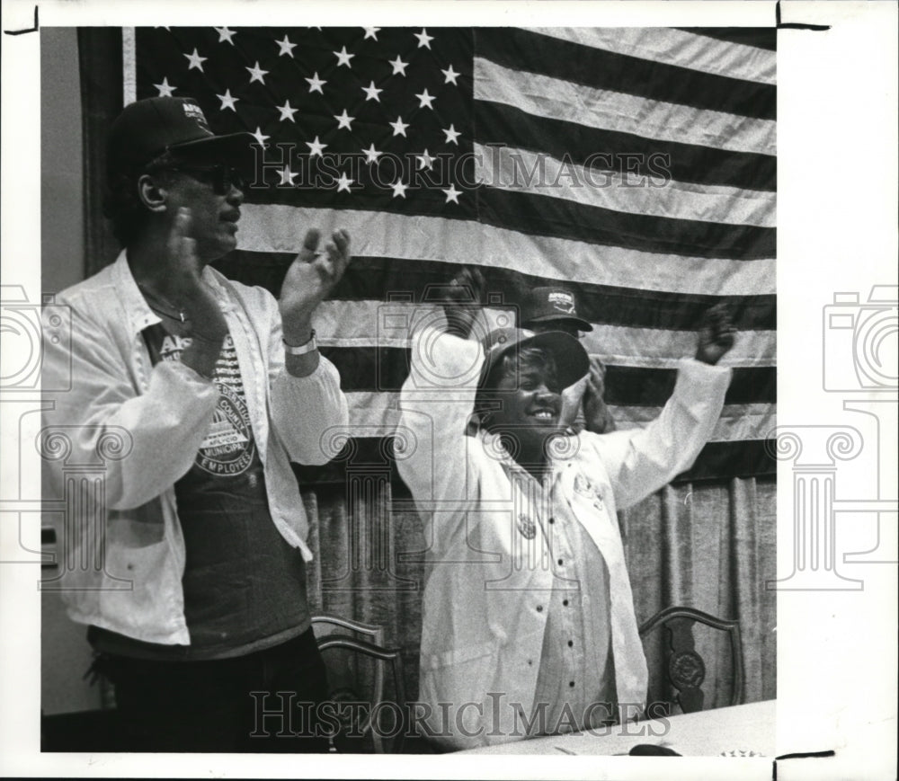 1989 Press Photo Barbara Thomas, President of Local 3360 at Union pep rally - Historic Images