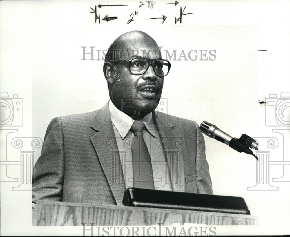 1985 Press Photo Richard A Thompson, Installation Ceremony for new Post Master - Historic Images