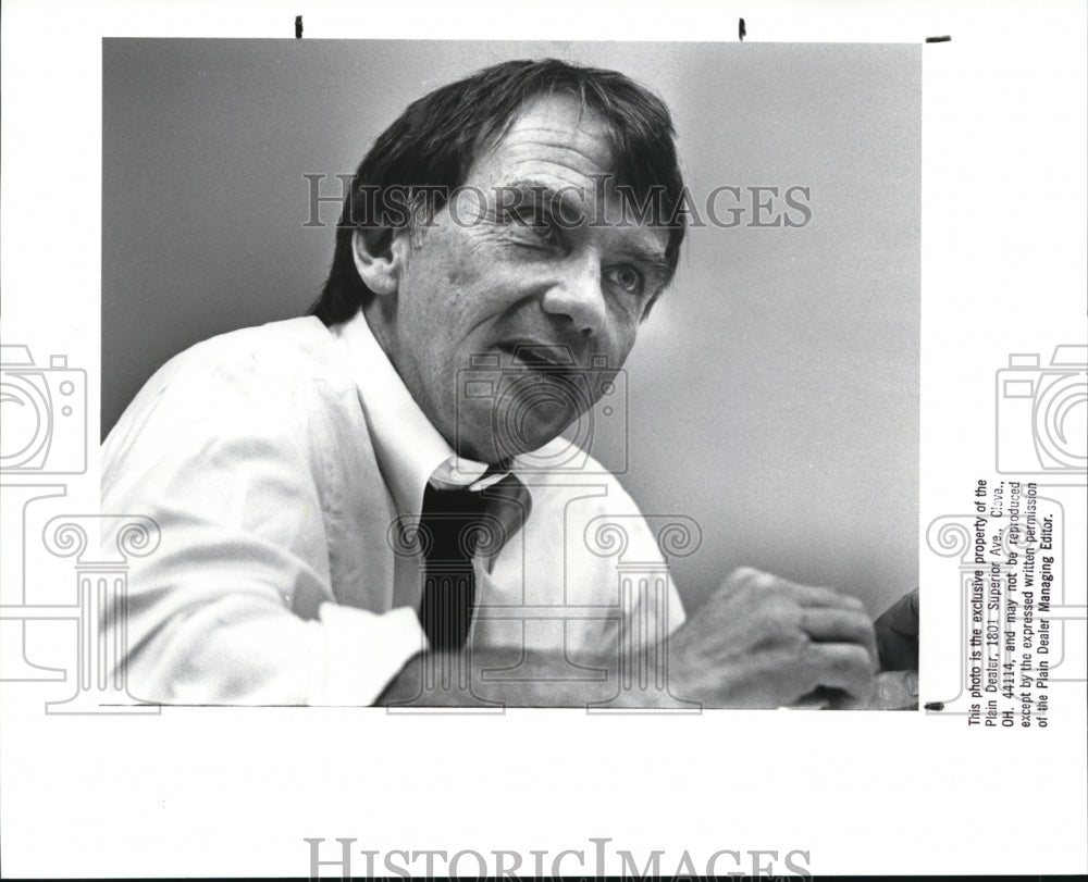 1988 Press Photo Josiah Thompson author - cva43831 - Historic Images