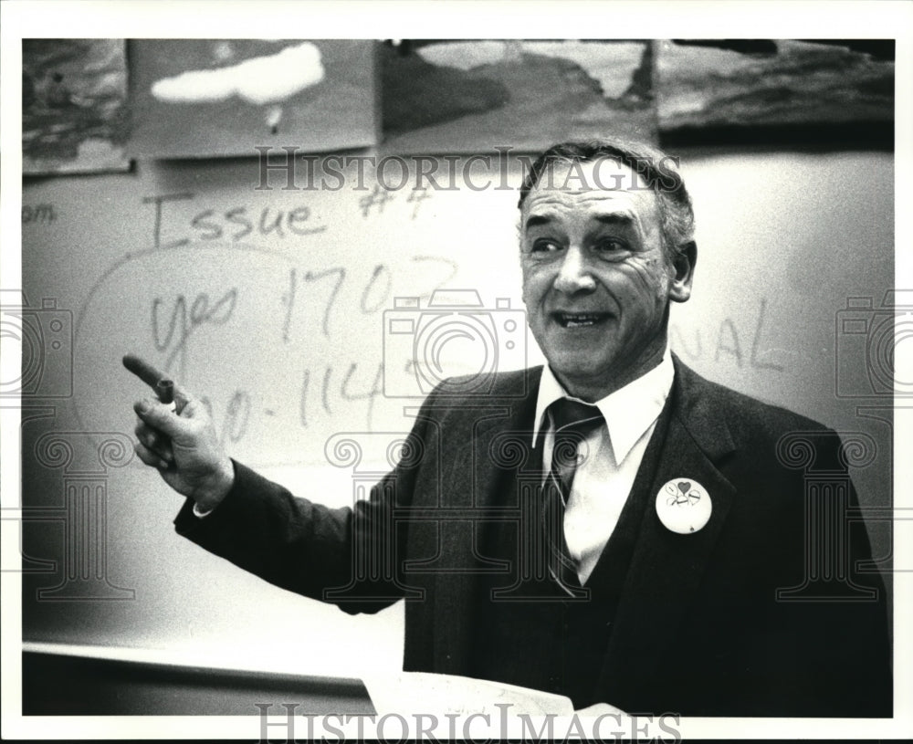 1986 Press Photo Jack Thomas, North Royalton Superintendent - Historic Images