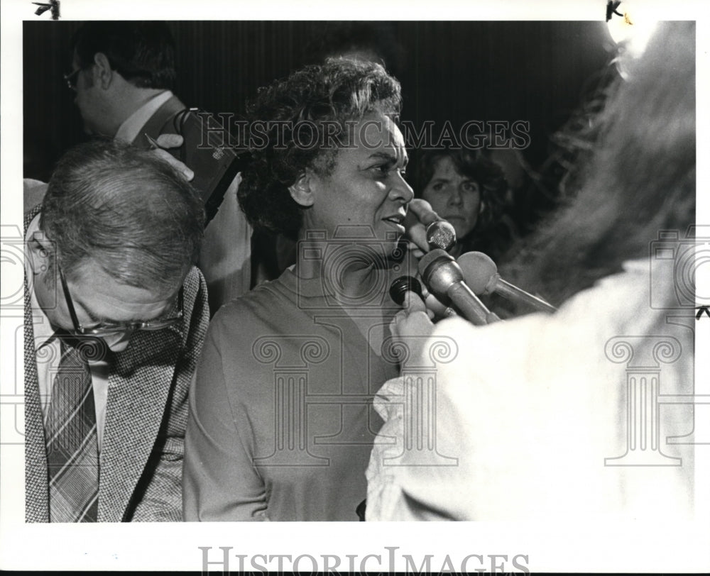 1982 Press Photo Mrs. Wealthy Johnson Mother Slain Policeman Anthony Johnson-Historic Images