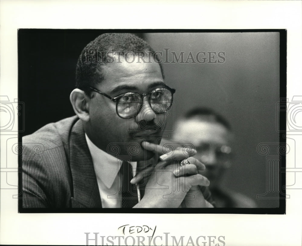 1986 Press Photo Teddy Taylor Foreign Service Diplomat Speaks to City Club - Historic Images