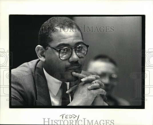 1986 Press Photo Teddy Taylor Foreign Service Diplomat Speaks to City Club - Historic Images