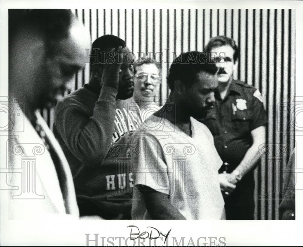 1989 Press Photo Rayvon Taylor &amp; Leon Turnage at their arraignment for murder - Historic Images
