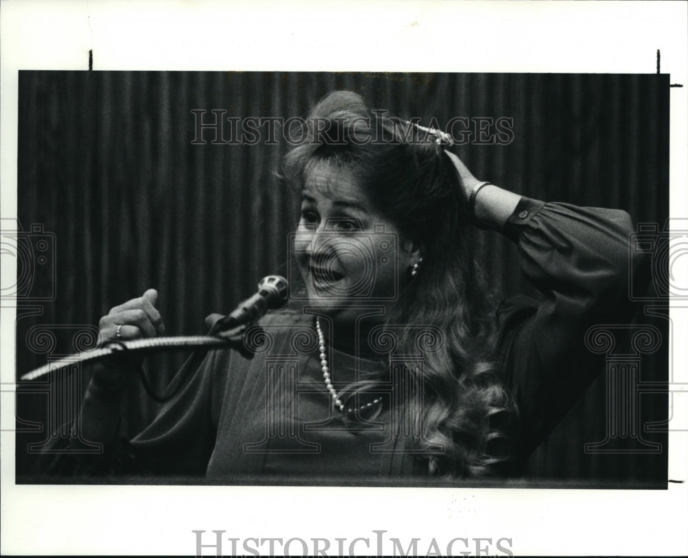 1990 Press Photo Shar Sprague Testifies About Her Experience with Lundgrens - Historic Images
