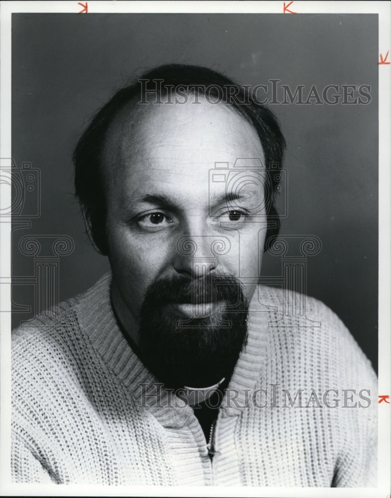 1977 Press Photo Father Rev. Bernard A. Survil - Historic Images