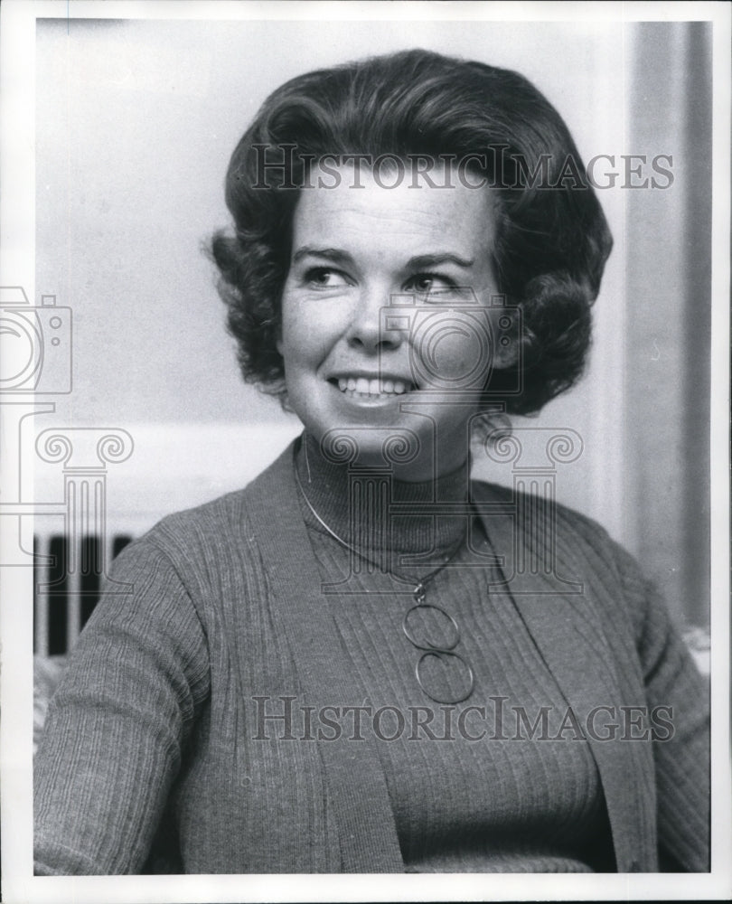 1975 Press Photo Mrs Jay H Sload, Chairman Jr League Community Research Committe - Historic Images