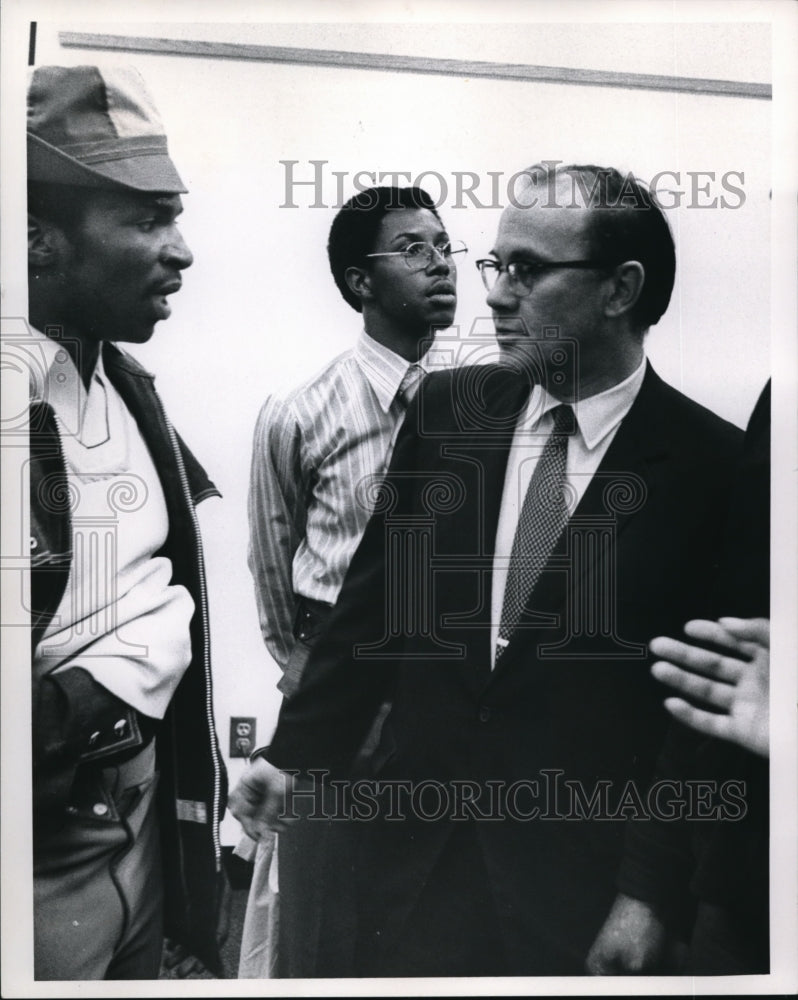 1971 Press Photo President of CCC Donald H. Smith at college demonstration - Historic Images