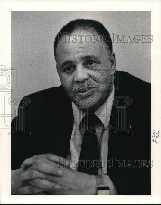 1990 Press Photo Paul Thomas Runs for Pres. of Cleveland Teachers Union - Historic Images