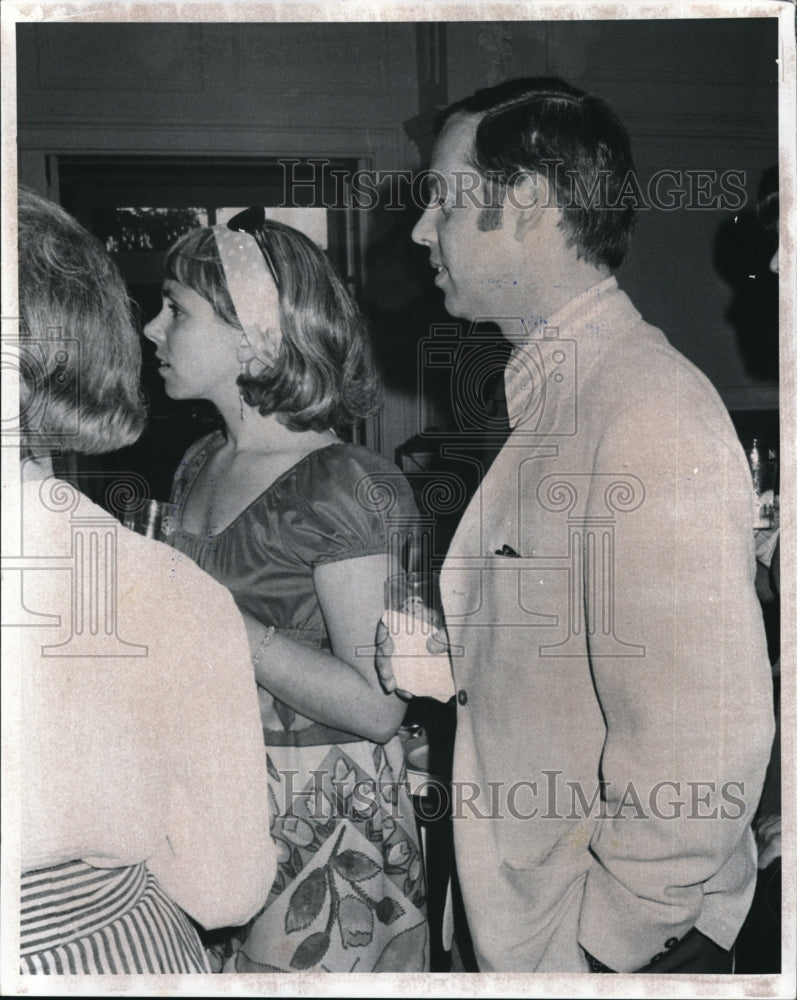 1971 Press Photo Mr. and Mrs. Brian Sherwin at the Fine Arts School party - Historic Images