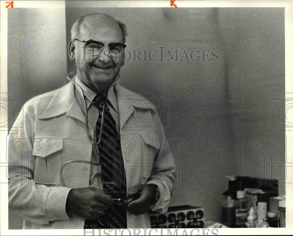 1980 Press Photo Dr. Frederick Wachter of Lake County - Historic Images