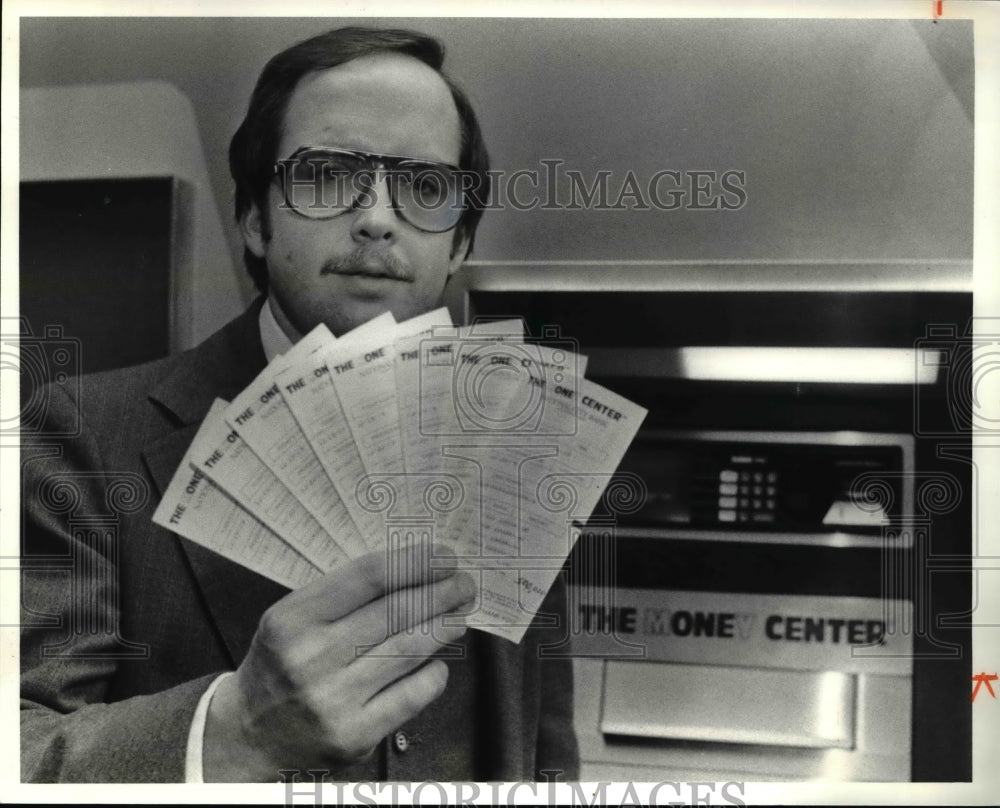 1980 Press Photo James Watson with the Money Center - Historic Images