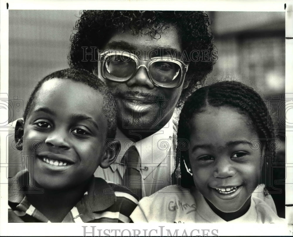 1987 Press Photo Tom Watson with kids, Diontae and Cote - Historic Images