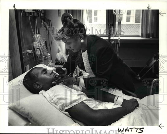 1990 Press Photo Sharon Watts Johnson with son William in coma since 1987 - Historic Images