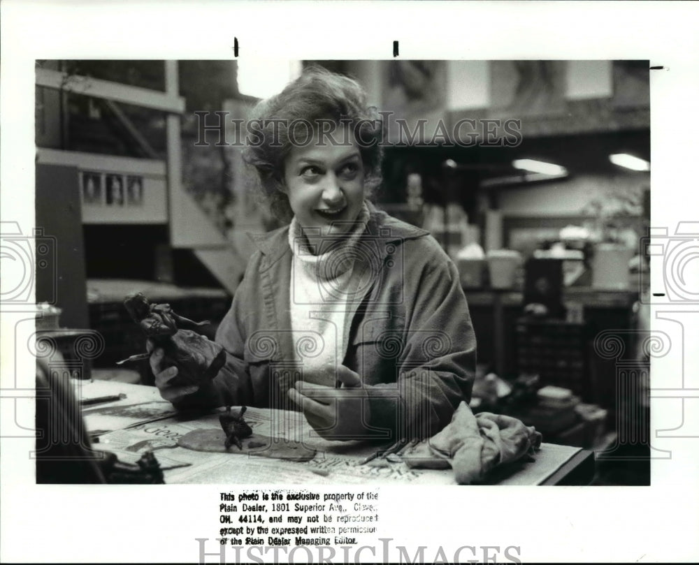 1989 Press Photo Mary Wawrytko Local Artist National Award Winner - Historic Images