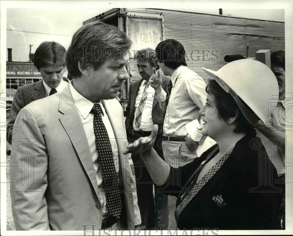 1981 Press Photo Mayor Voinovich and Mary Rose Oakar - Historic Images