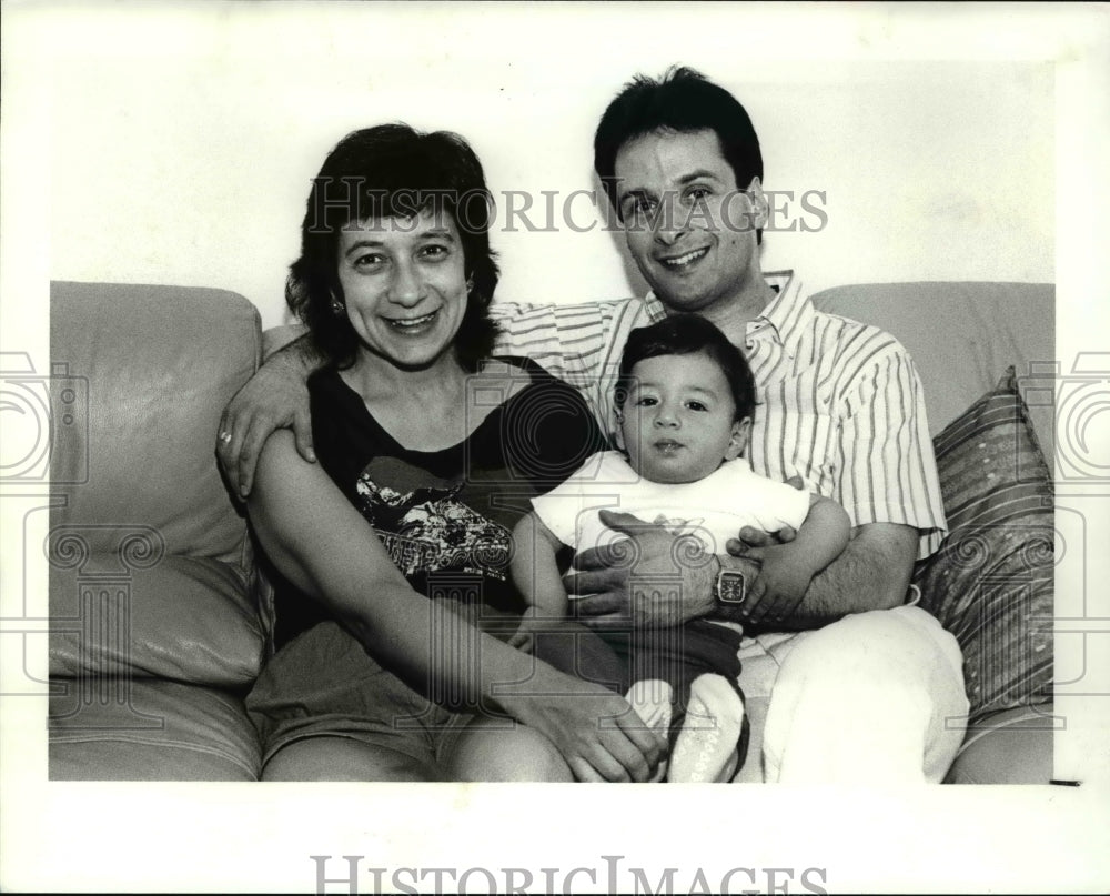 1989 Press Photo Steve &amp; Carolyn Warner with their son - Historic Images