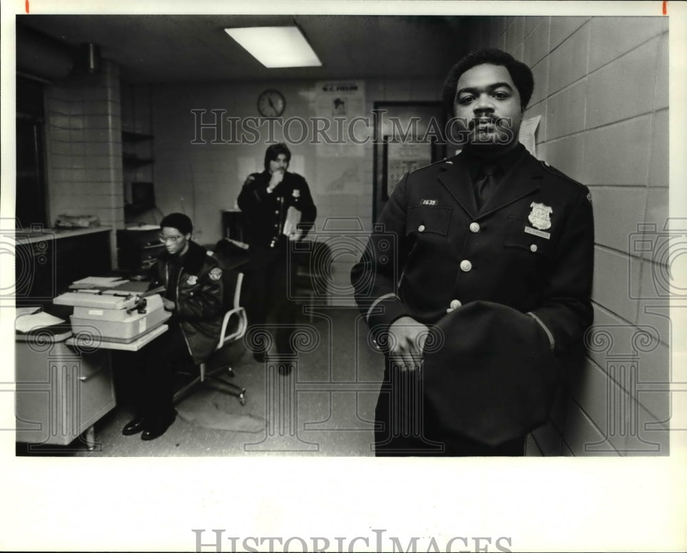 1981 Press Photo Sixth District Patrolman Gregory Wheeler - Historic Images