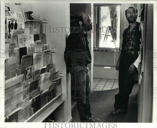 1989 Press Photo Josh Steier a volunteer at The Living Room and Aubrey Wertheim - Historic Images