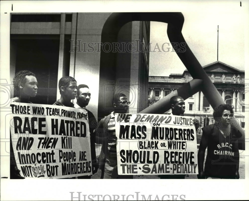 1983 Press Photo Demonstrators/Black on Black at the Justice Center - Historic Images