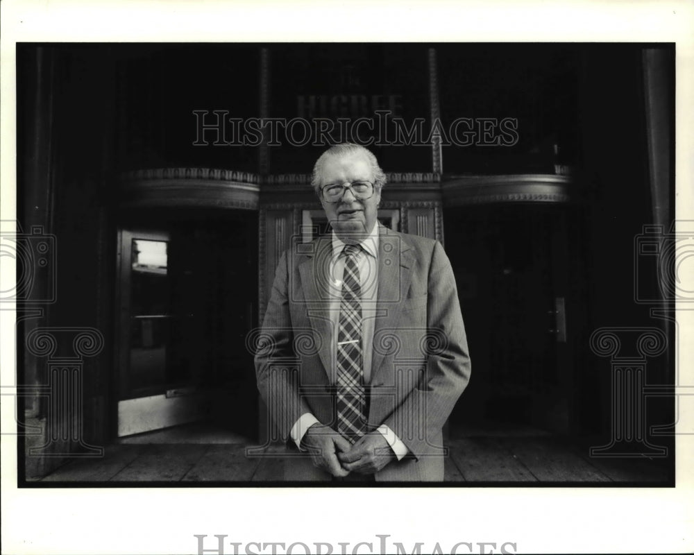 1990 Press Photo Retired Higbees CEO, Herbert Strawbridge - cva45080 - Historic Images