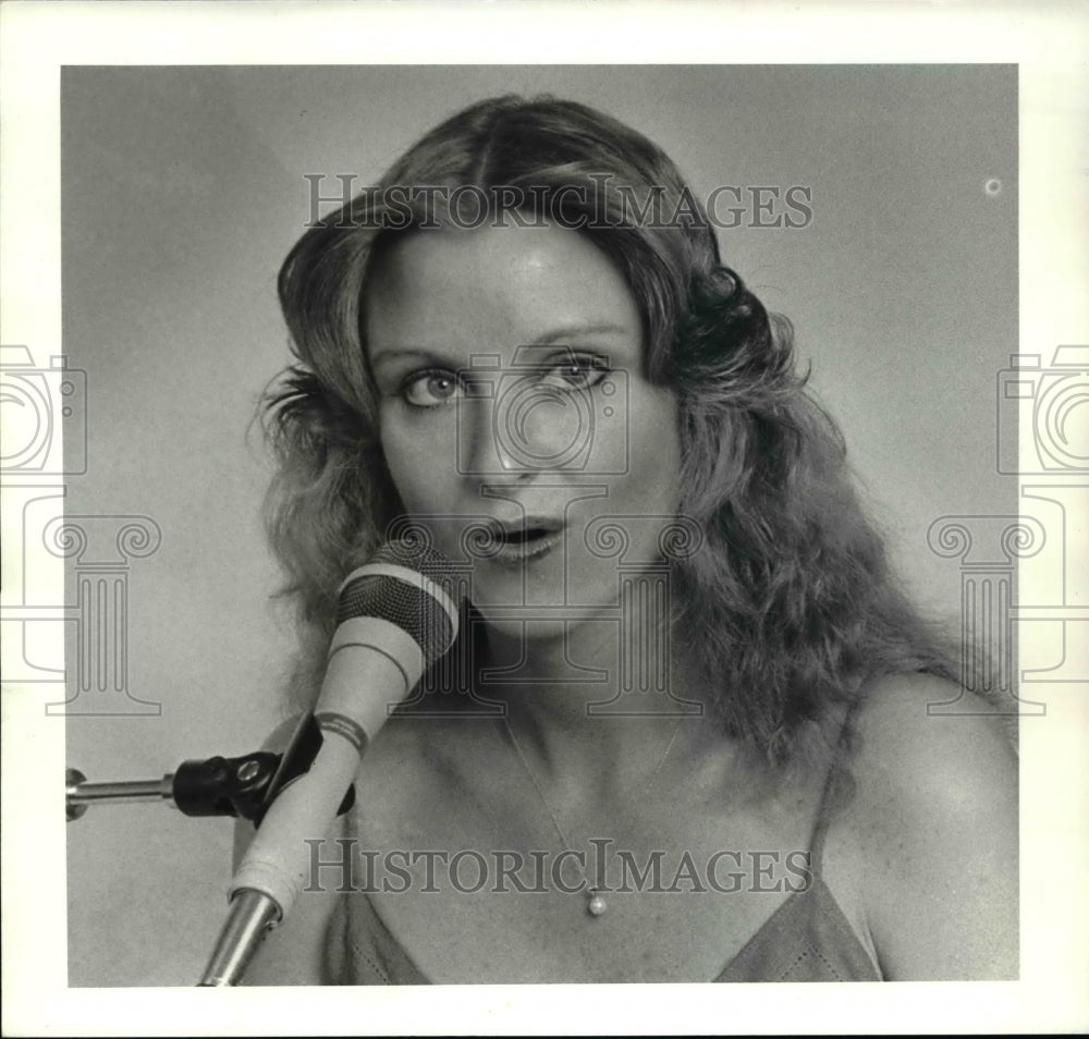 1982 Press Photo Mairzy Strasek - Historic Images