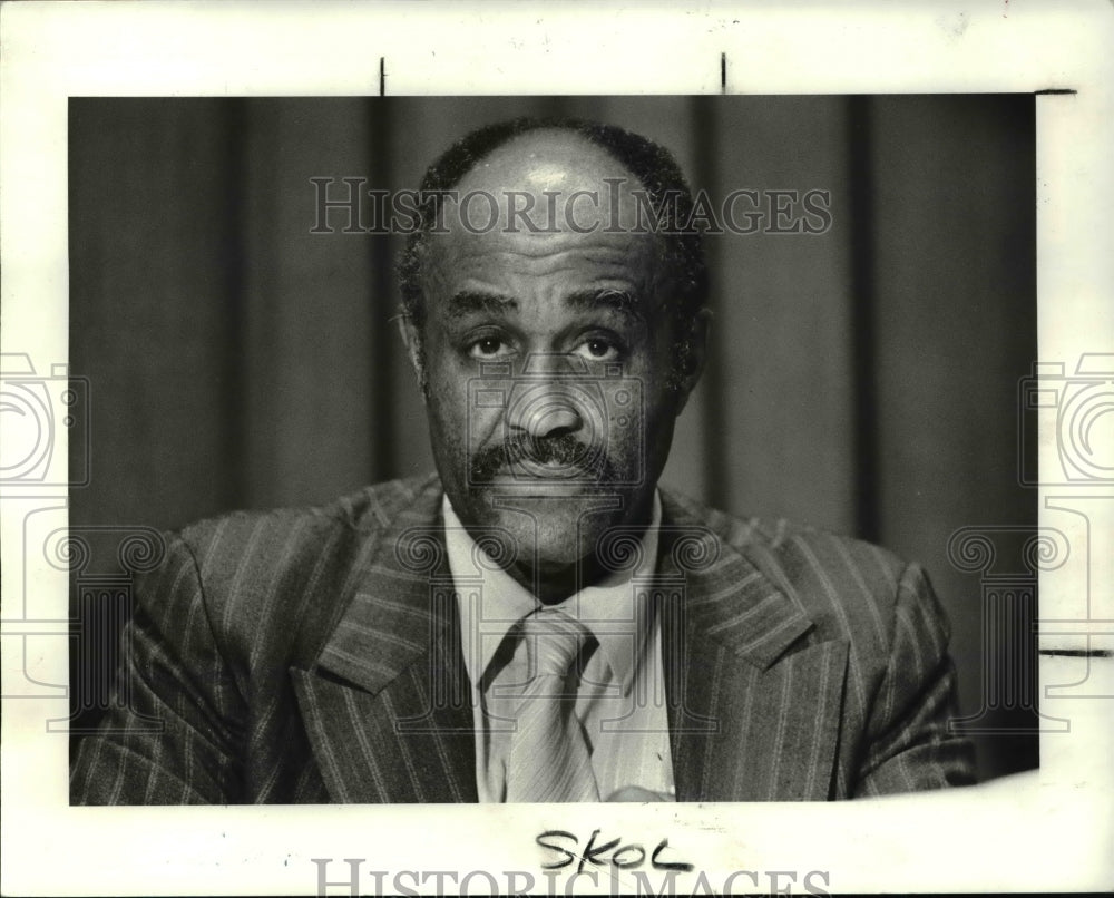 1987 Press Photo Cleveland Board of Ed New Pres. Stanley E. Tolliver - Historic Images