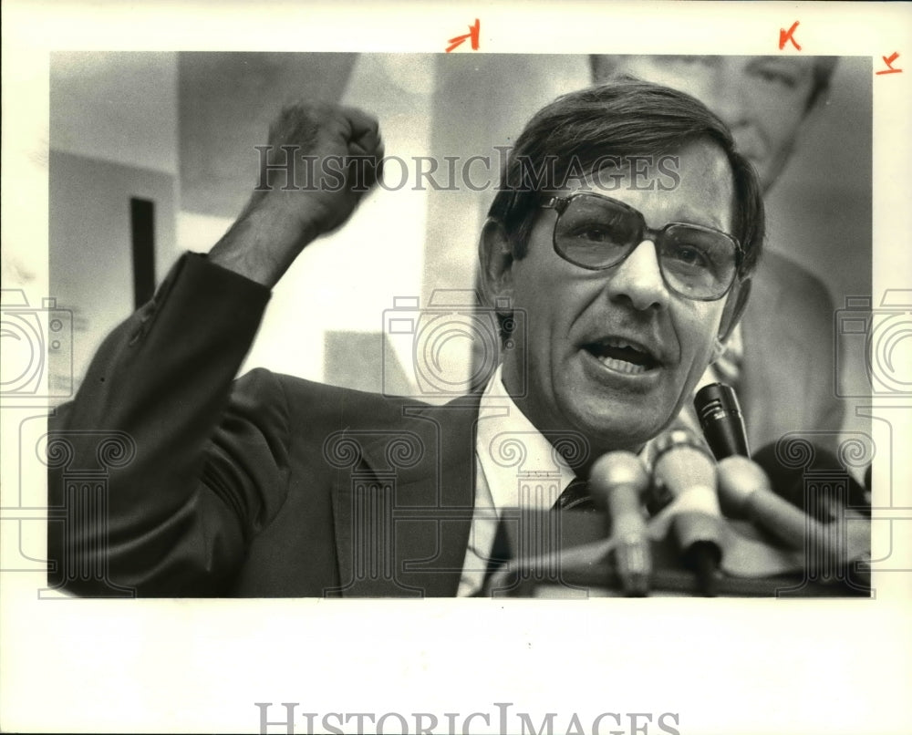 1981 Press Photo Mayor George Voinovich opens up his campaign headquarters-Historic Images