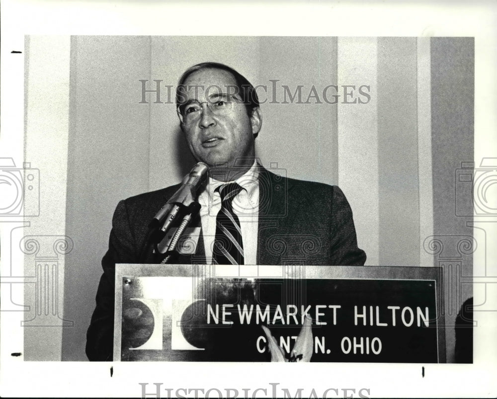 1988 Press Photo William R Timken Jr at Minority Business at Newmarket Hilton - Historic Images