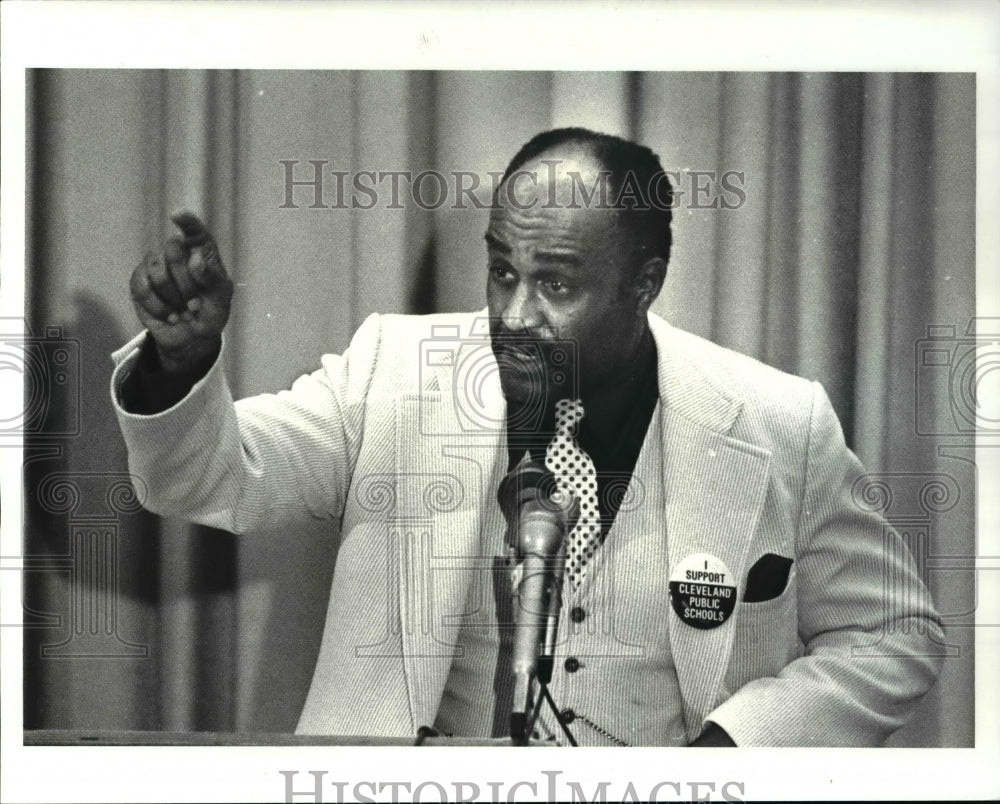 1987 Press Photo Cleveland School Board Member Stanley Tolliver - Historic Images