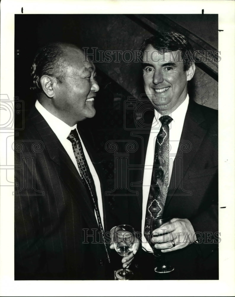 1991 Press Photo Sam Sato Tom Trudell at Cleveland Institute of Music Benefit-Historic Images