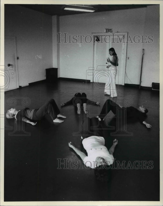 1978 Press Photo Carol Turoff with students at Cleveland Modern Dance - Historic Images