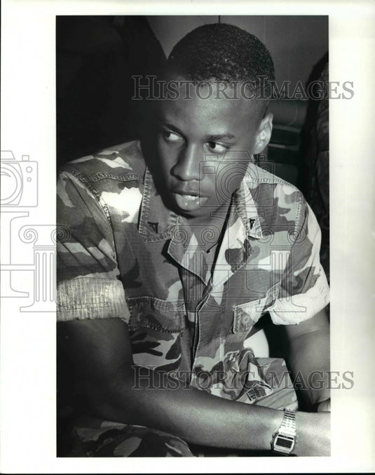 1989 Press Photo Marine Vaughn Thronton aboard the USS Bolder - Historic Images